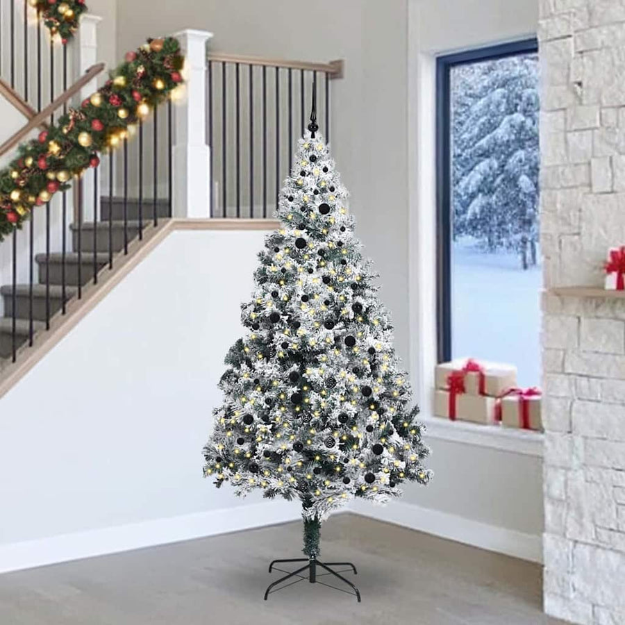 Kunstkerstboom Groen 240 x 150 cm PVC en Staal en Kunststof