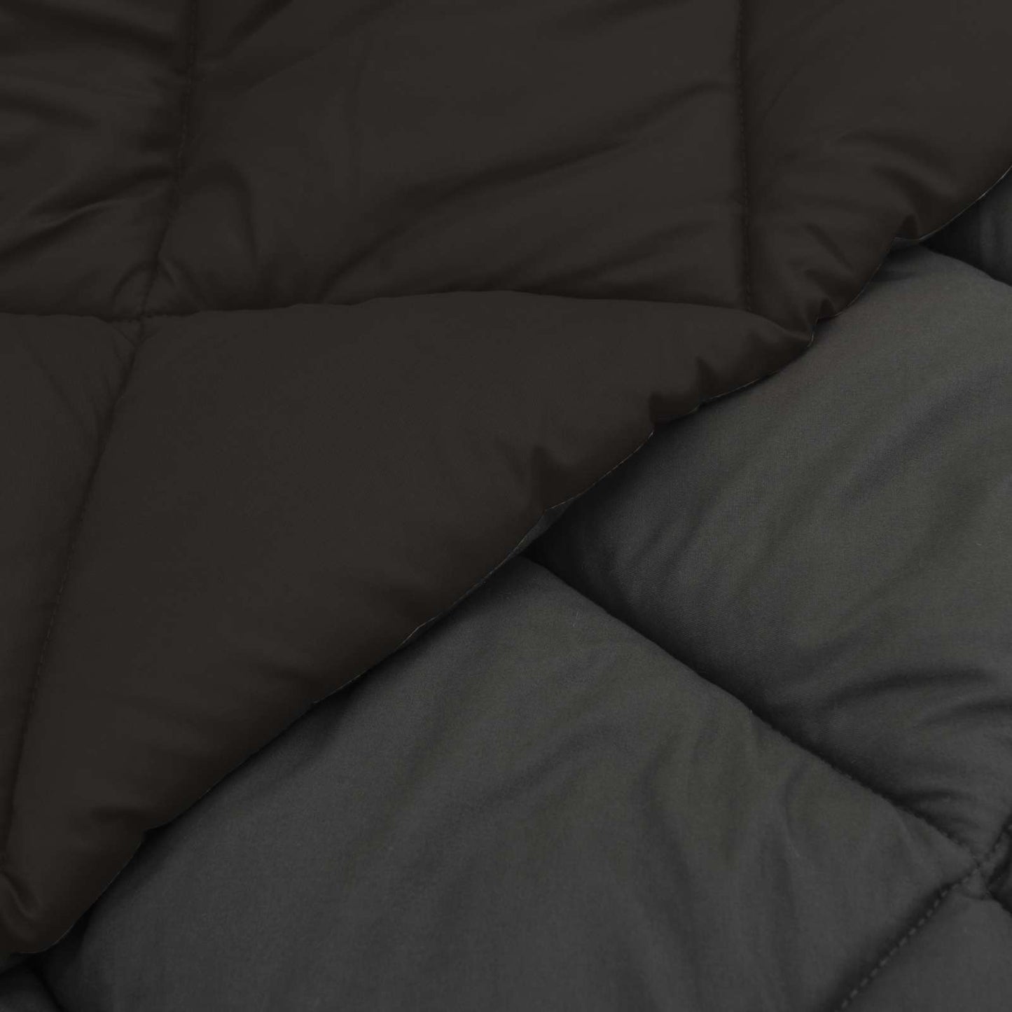 Vol jaar dekbed Zwart en Anthraciet 240 x 260 cm Microfiber