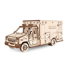 Houten modelbouw ambulance 386 onderdelen 29.5x12.9x12.4 cm