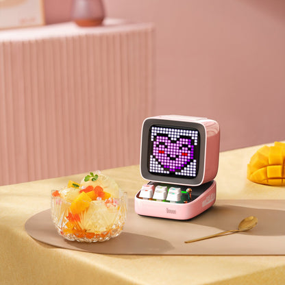 Divoom Ditoo Pro - Bluetooth speaker met instelbare pixelweergave - roze
