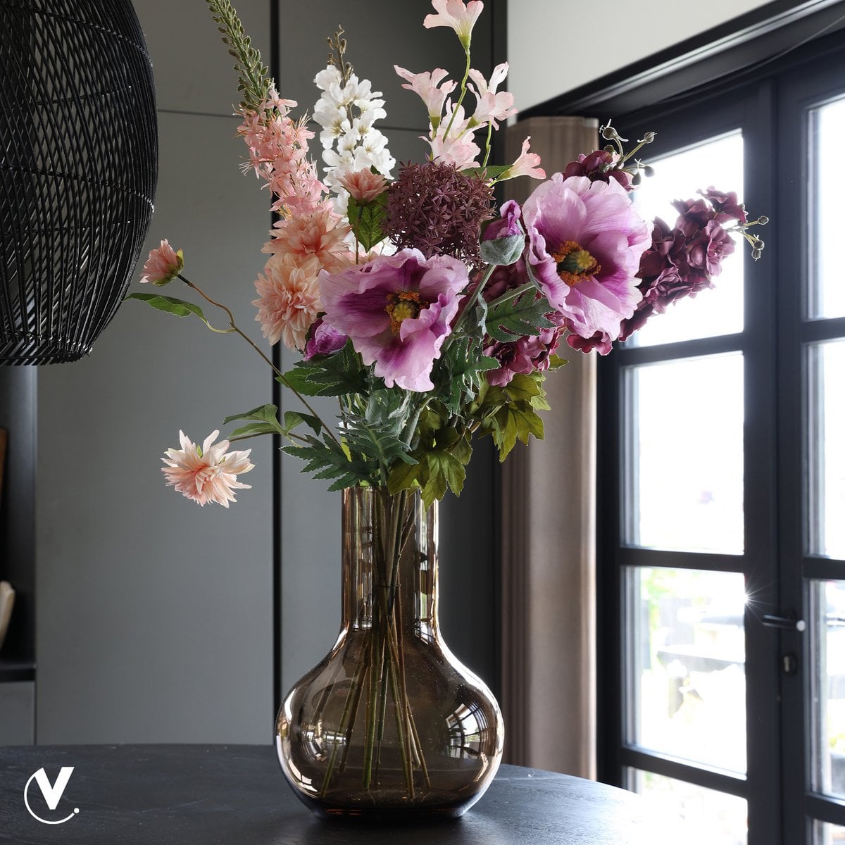 Vaas glas taupe mondgeblazen