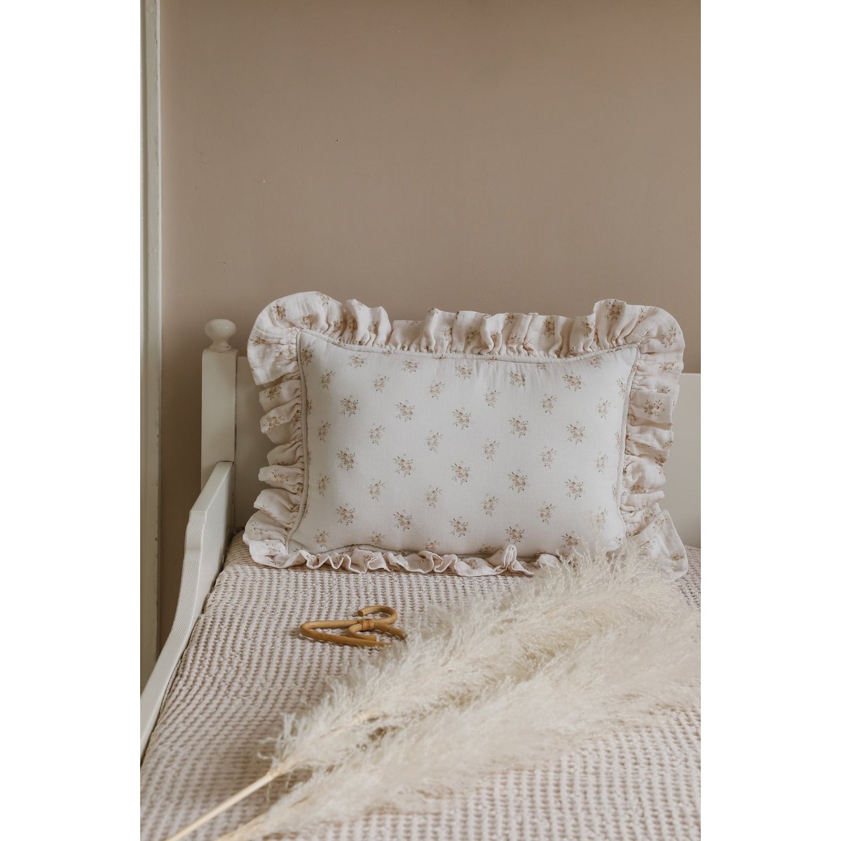 Muslin decorative cushion with ruffle "Boho Flowers"