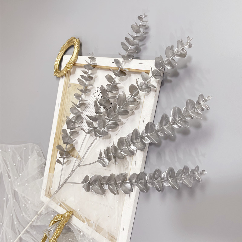 Decoratieve eucalyptus tak 90 cm zilver
