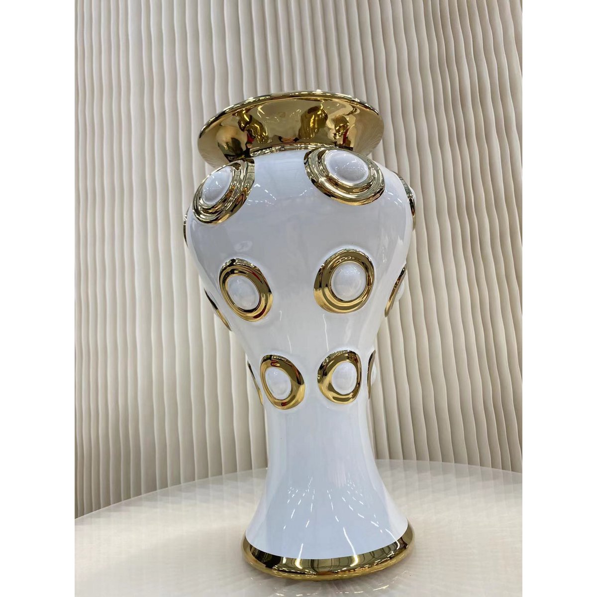 Vaas 36 cm wit goud keramiek