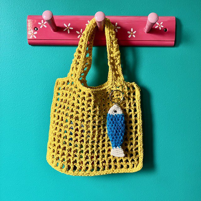 Sleutelhanger vis blauw organisch katoen 11x4 cm