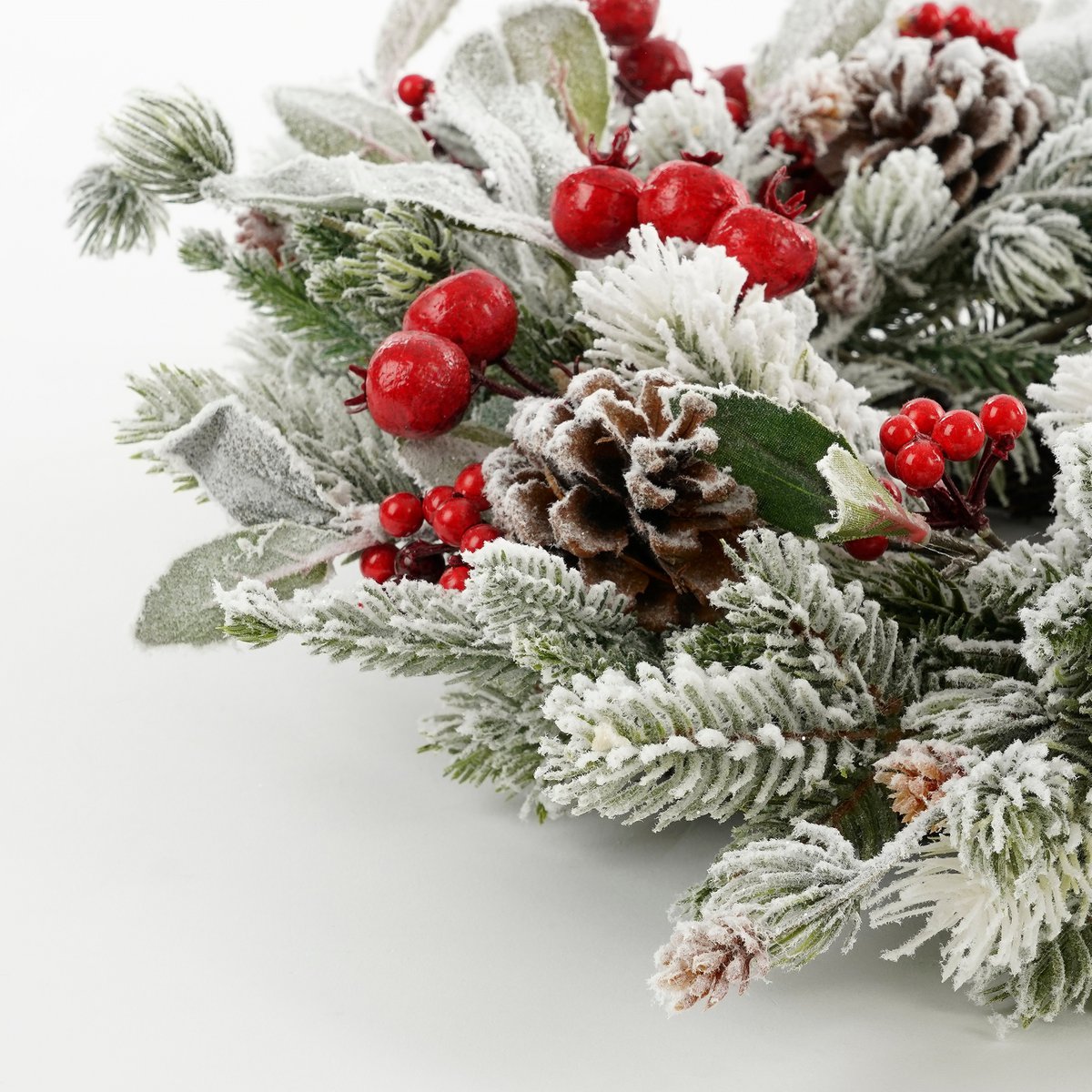 Kerstkrans Ø50 cm groen met sneeuw en besjes