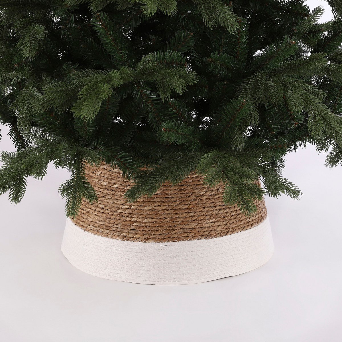 Christmas tree skirt  Off-white