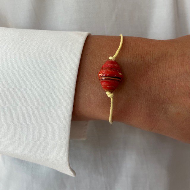 Luna Leena Armband Ovaal Rode Kraal Nepal Upcycled