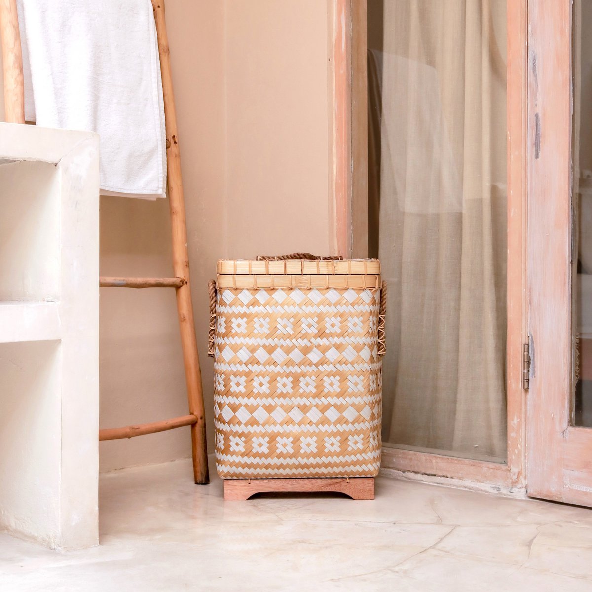Laundry Basket With Lid DARI Hand-Woven From Bamboo Beige Zigzag
