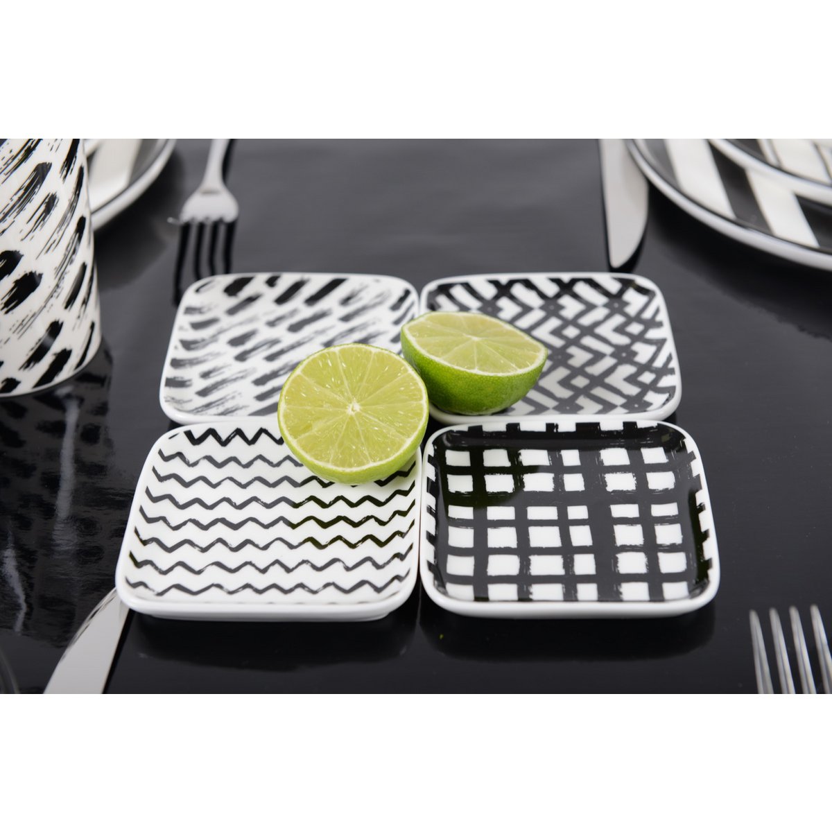 Black and white mugs 9.5 cm - lot 4
