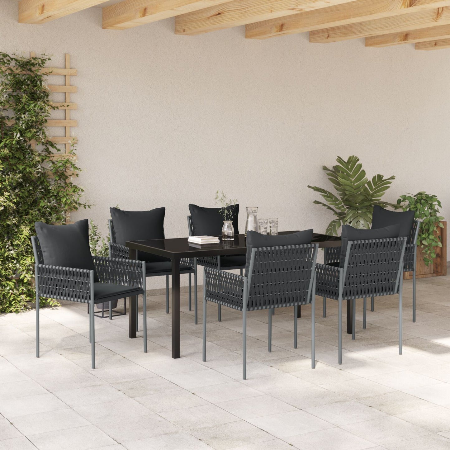 Set Van 4 Zwarte Stoelen, Donkergrijze Kussens