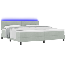 Boxspringbed met matras en LED fluweel lichtgrijs 200x200 cm