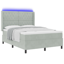 Boxspringbed met matras en LED fluweel lichtgrijs 140x190 cm