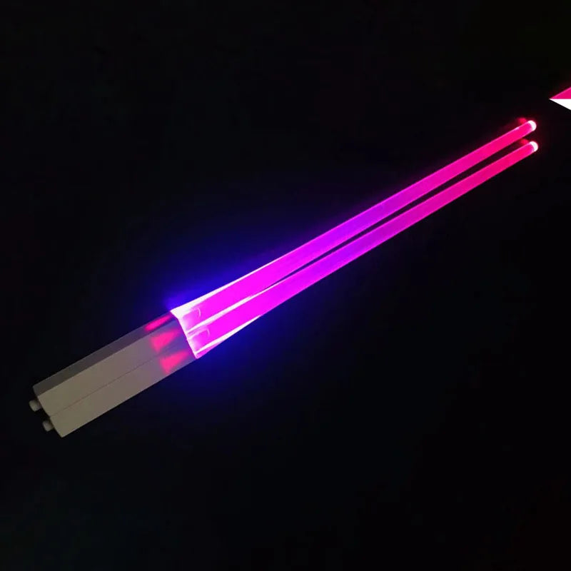 Lightsaber Eetstokjes Lichtgevende Set Met LED Verlichting Voor Sushi Avonden Fans Van Star Wars Huismerken.nl