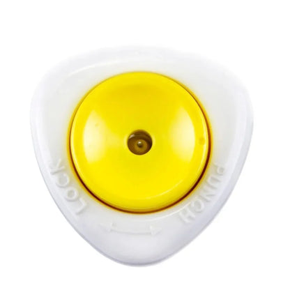 Halfautomatische eierprikker met veer