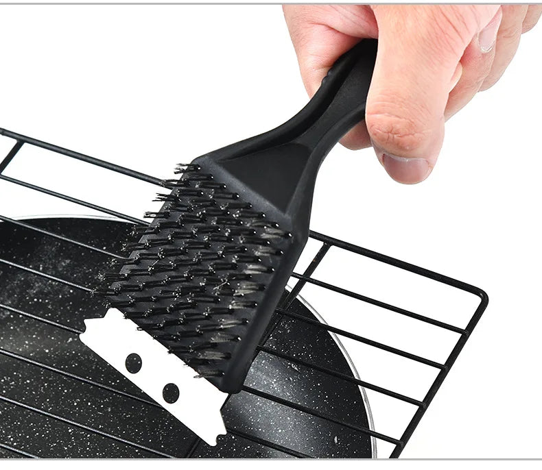 Barbecue brush with wire bristles