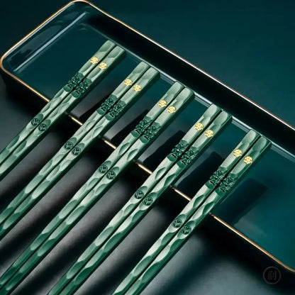 Huismerken.nl 5 Paar Metalen Eetstokjes Antislip Bamboo Vorm Vaatwasserbestendig Voor Sushi Liefhebbers Duurzaam