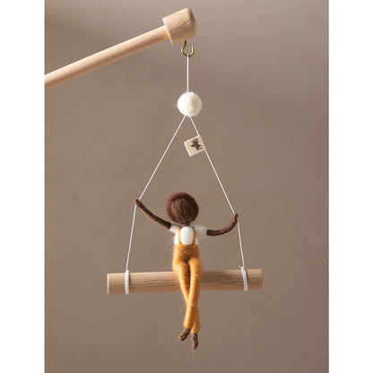 Wanddecoratie kinderkamer wolvilt hout abrikoos bruin wit