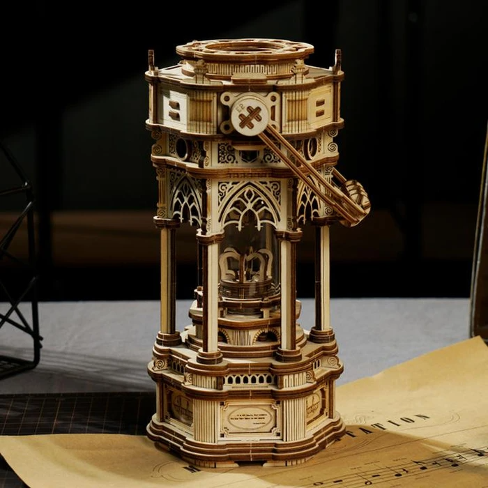 Robotime muziekdoos lantaarn 30 cm berkenhout