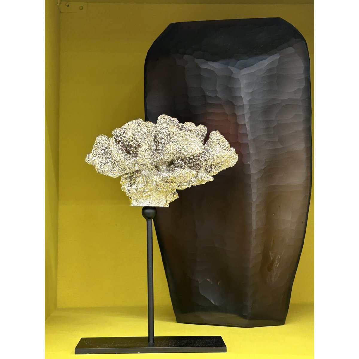 Koraaldecoratie met metalen standaard 23 cm champagne