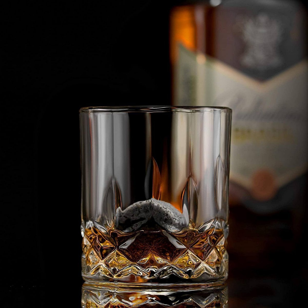 Whiskey set met granieten stenen en kristallen glazen