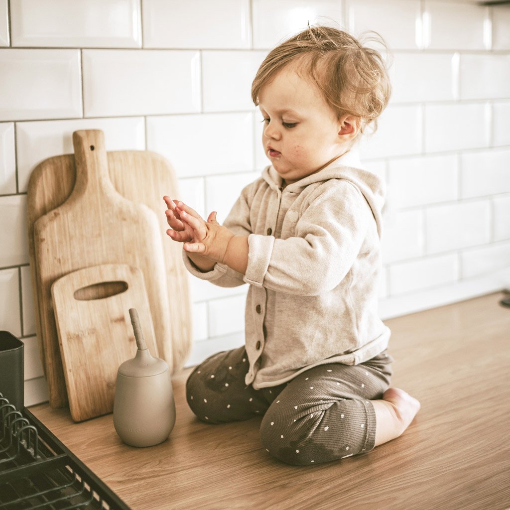 Kinderbeker siliconen 230 ml cobblestone met rietje