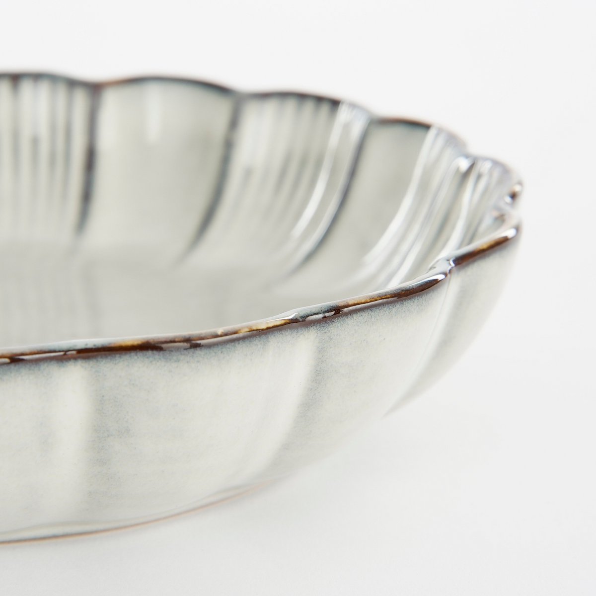 Schaal 18,5 cm keramiek grijs