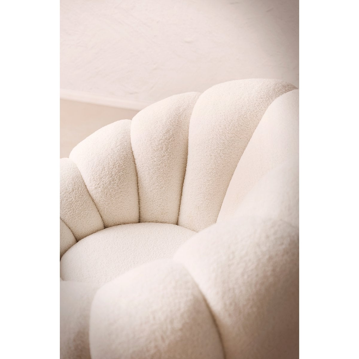 Armchair and ottoman set made of white teddy fur