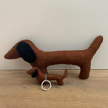 Teckel knuffel wolvilt 33x16x5 cm bruin