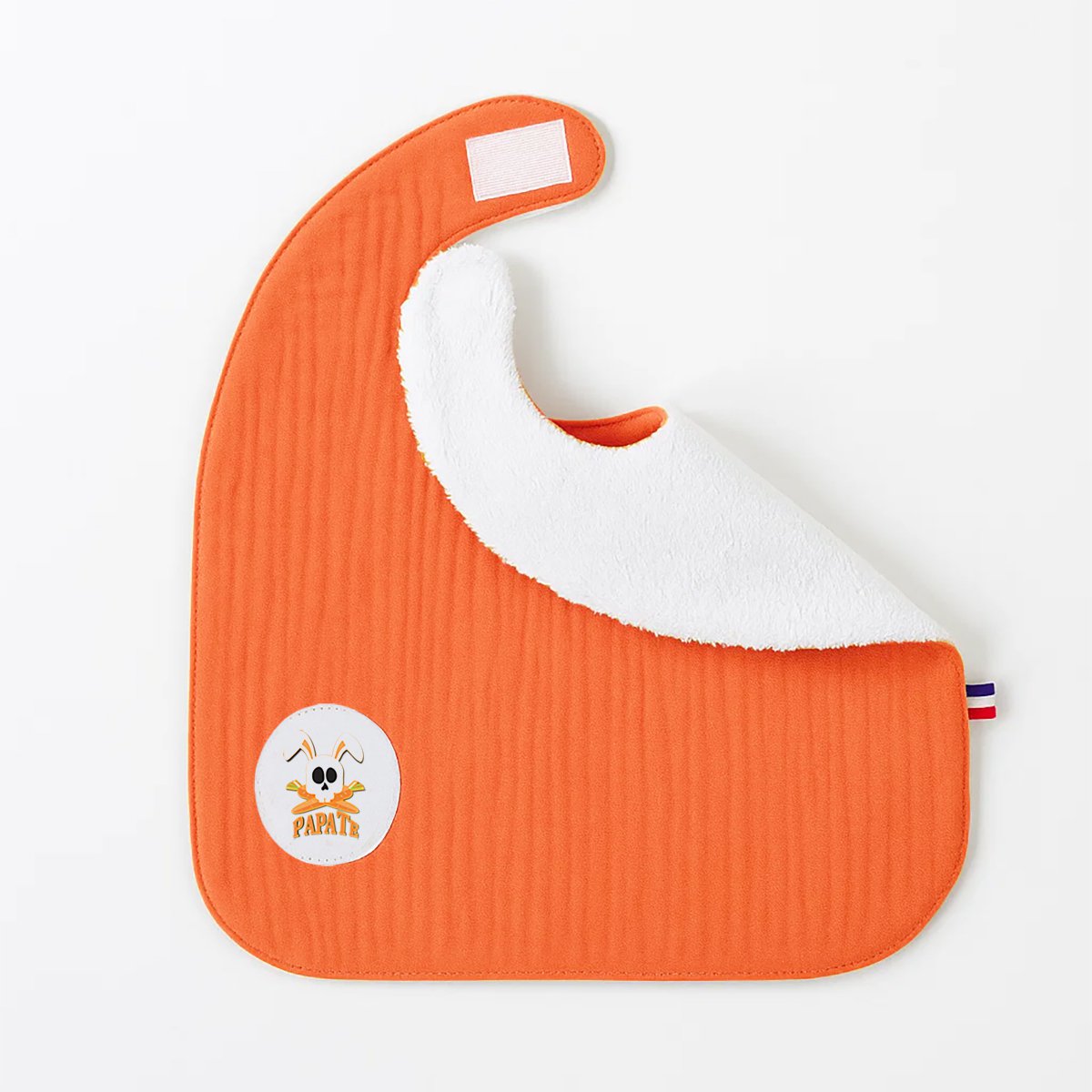 Organic cotton bib with strawberry