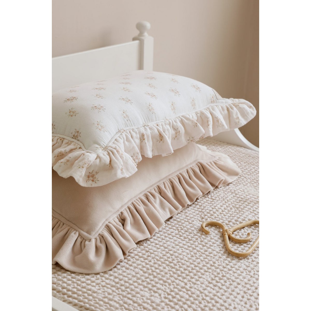 Muslin decorative cushion with ruffle "Boho Flowers"