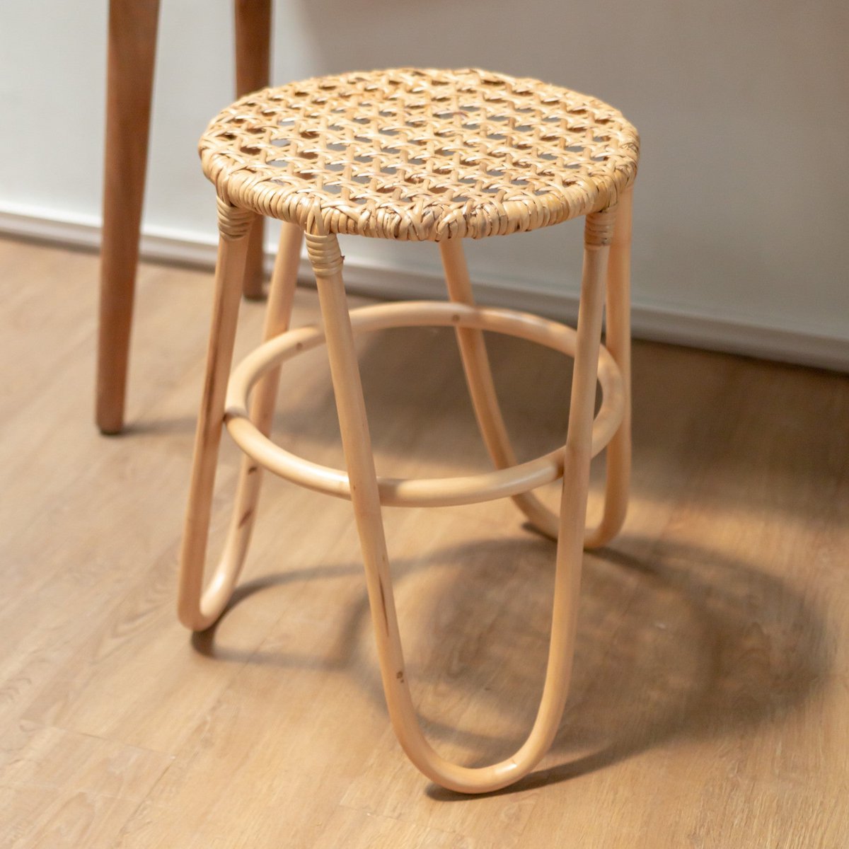 Rotan Kruk Kolaka Naturel 35 Cm Geweven Zitvlak Driepoten
