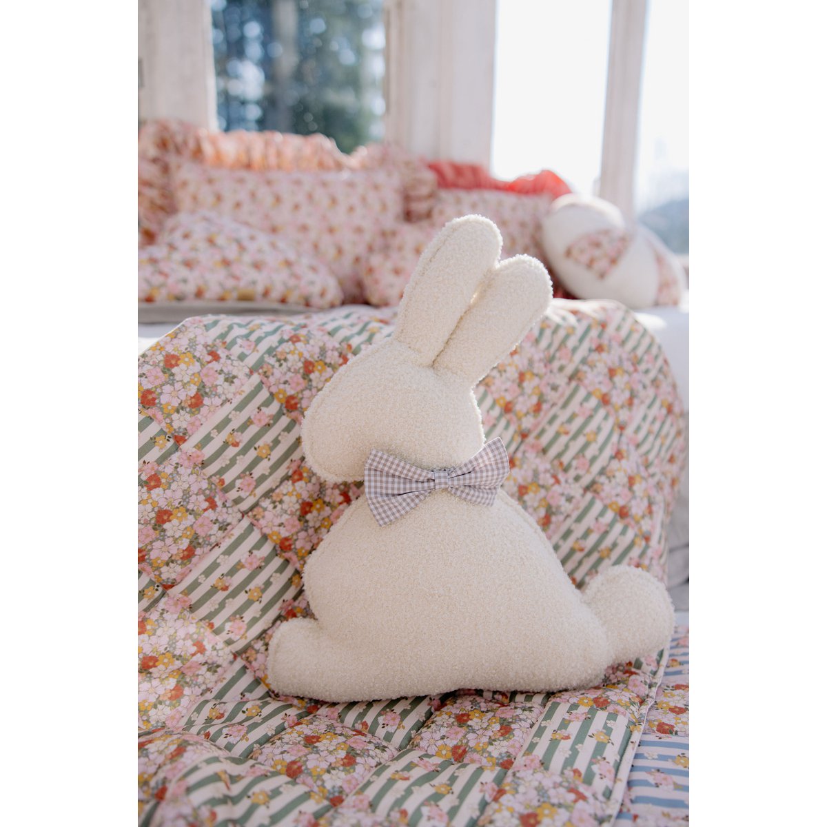 Paaskussen paashaas beige bouclé