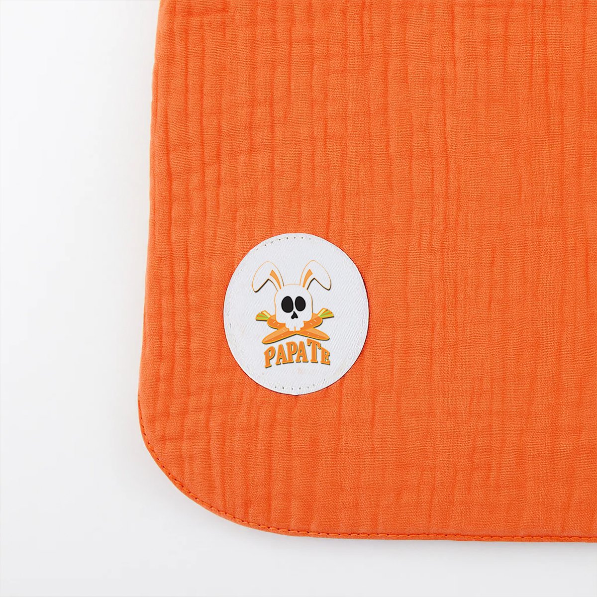 Organic cotton bib with strawberry