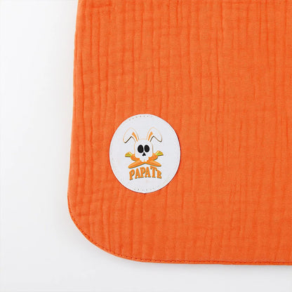 Organic cotton bib with strawberry