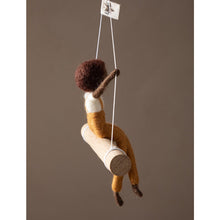 Wanddecoratie kinderkamer wolvilt hout abrikoos bruin wit