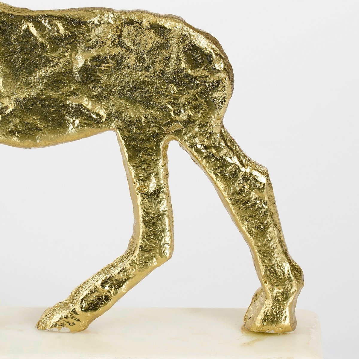 Kerstbeeld rendier aluminium marmer 27 cm goud