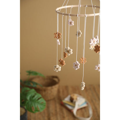 Babymobiel gehaakt bloemen beige babyroze crème 21 cm