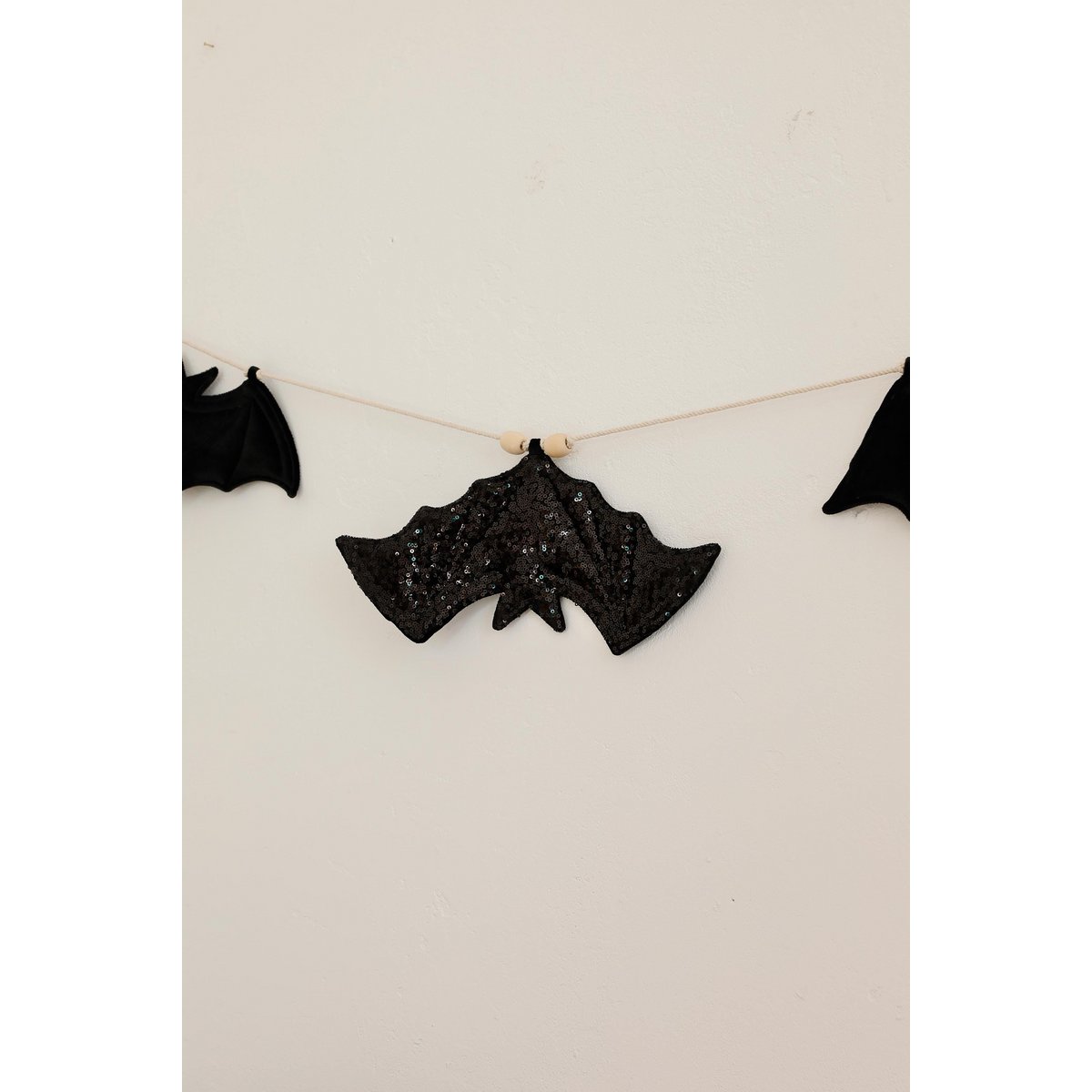 Decoratieve Halloween-slinger "5 vleermuizen" Halloween-huisdecor, zwarte muurkunst, Halloween-wanddecor, paillettenvleermuiskussen, feestdecoratie
