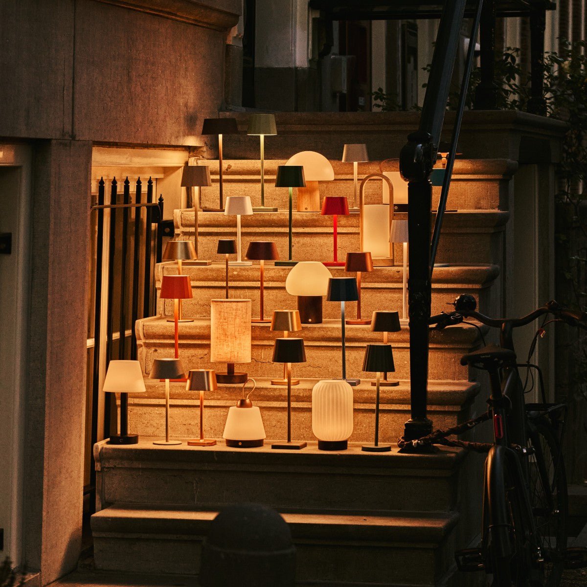 TESS Bronze oplaadbare wandlamp - Bewegingssensor, 20 verschillende lichtmodi, dimable, magnetische suspensiesysteemlamp en inclusief afstandsbediening