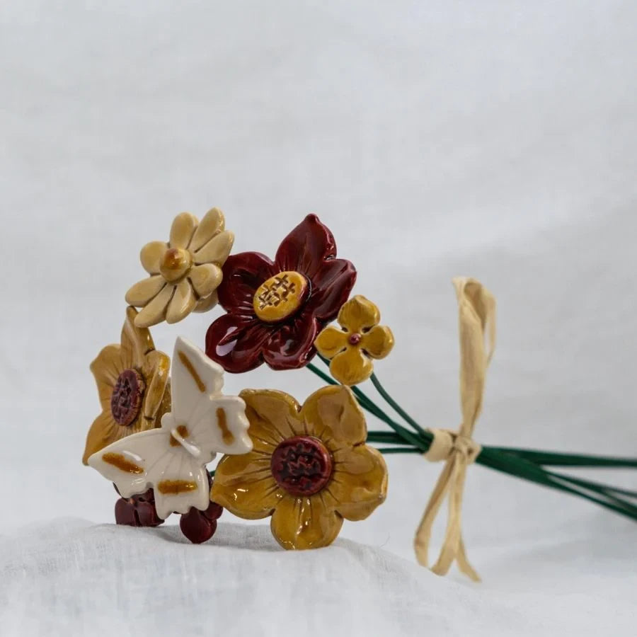 Keramisch bloemenboeket met vlinder 20 cm