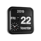 Wandklok Big Flip tijd dag datum
