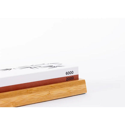 Keukenaccessoires - KOTAI slijpset met dubbelzijdige slijpsteen korrel 2000/6000, antislip bamboe voet, pletsteen en 15 graden hoekgeleider