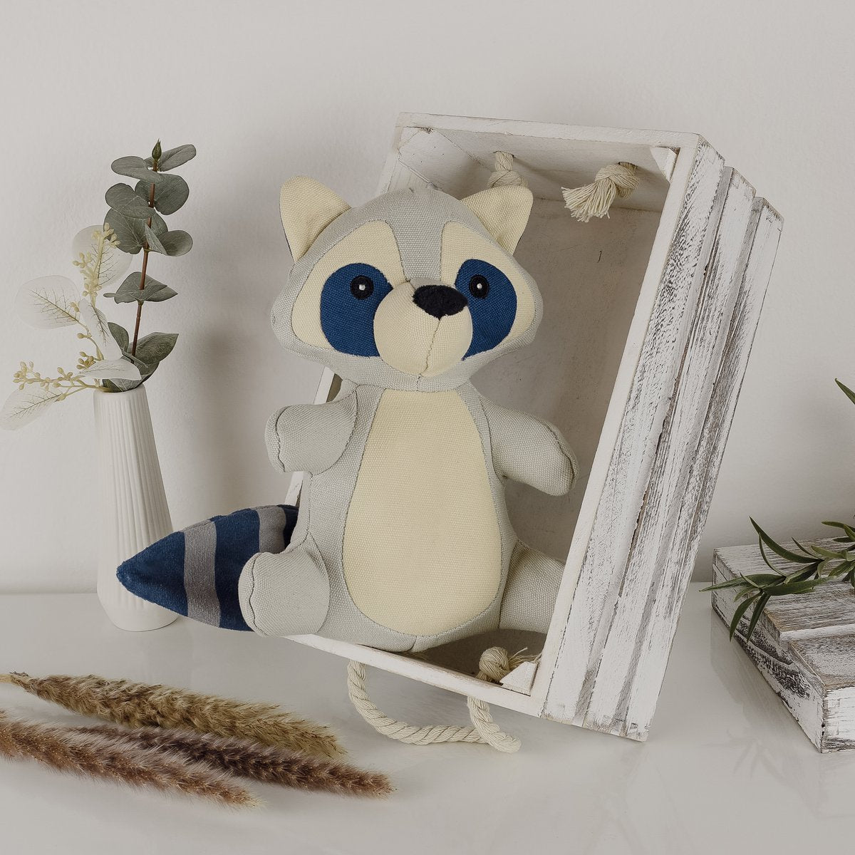 Hondenspeeltje wasbeer met pieper blauw 23x19 cm