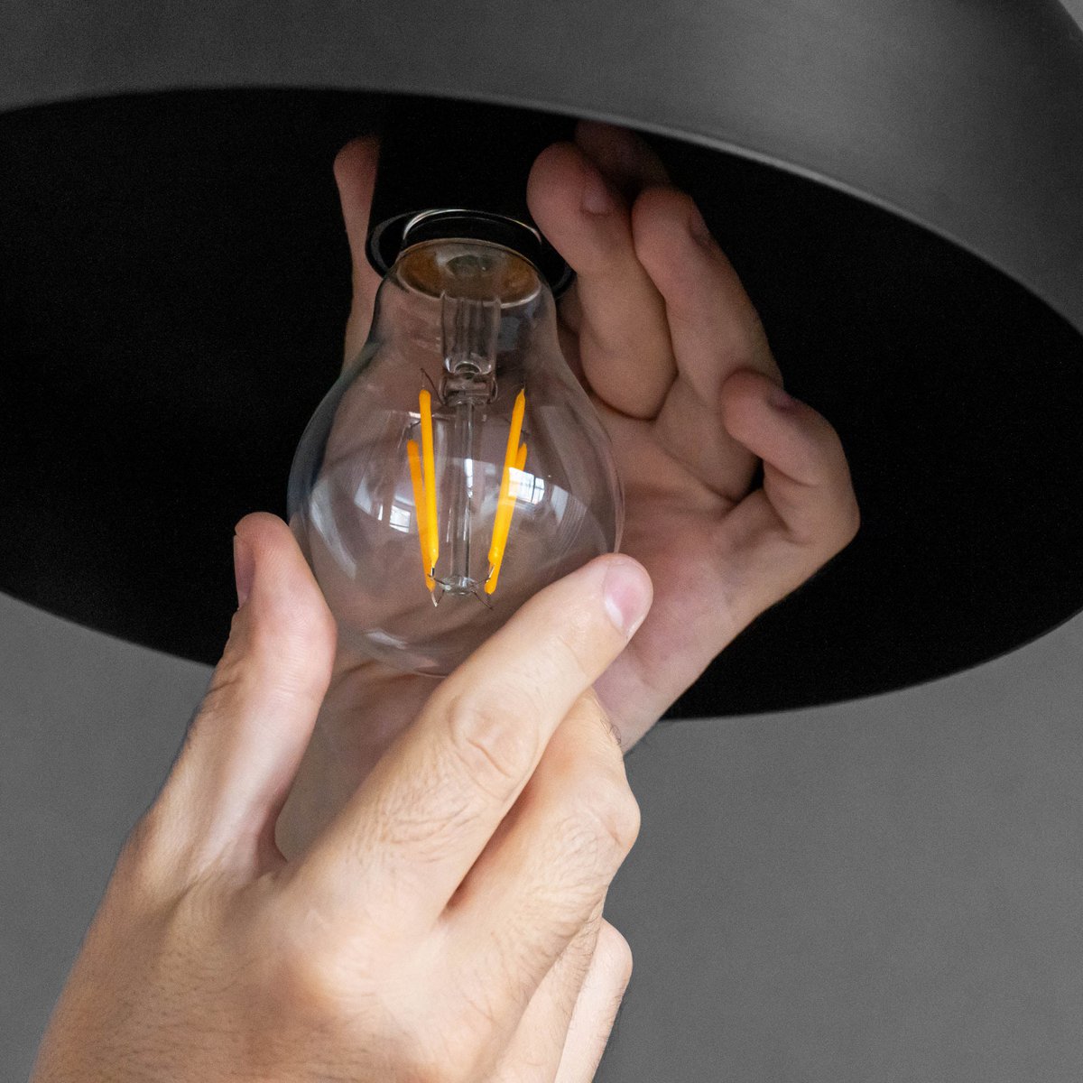 LED filamentlamp E27 8W helder metaal glas 6 cm