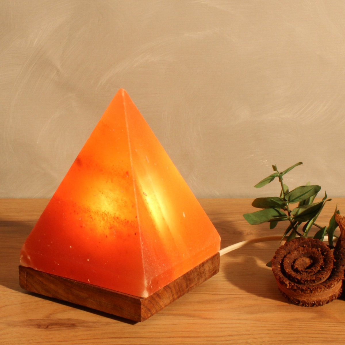 Himalaya Zoutlamp Pyramide Houten Voet Oranje 12,5x12x17,5cm