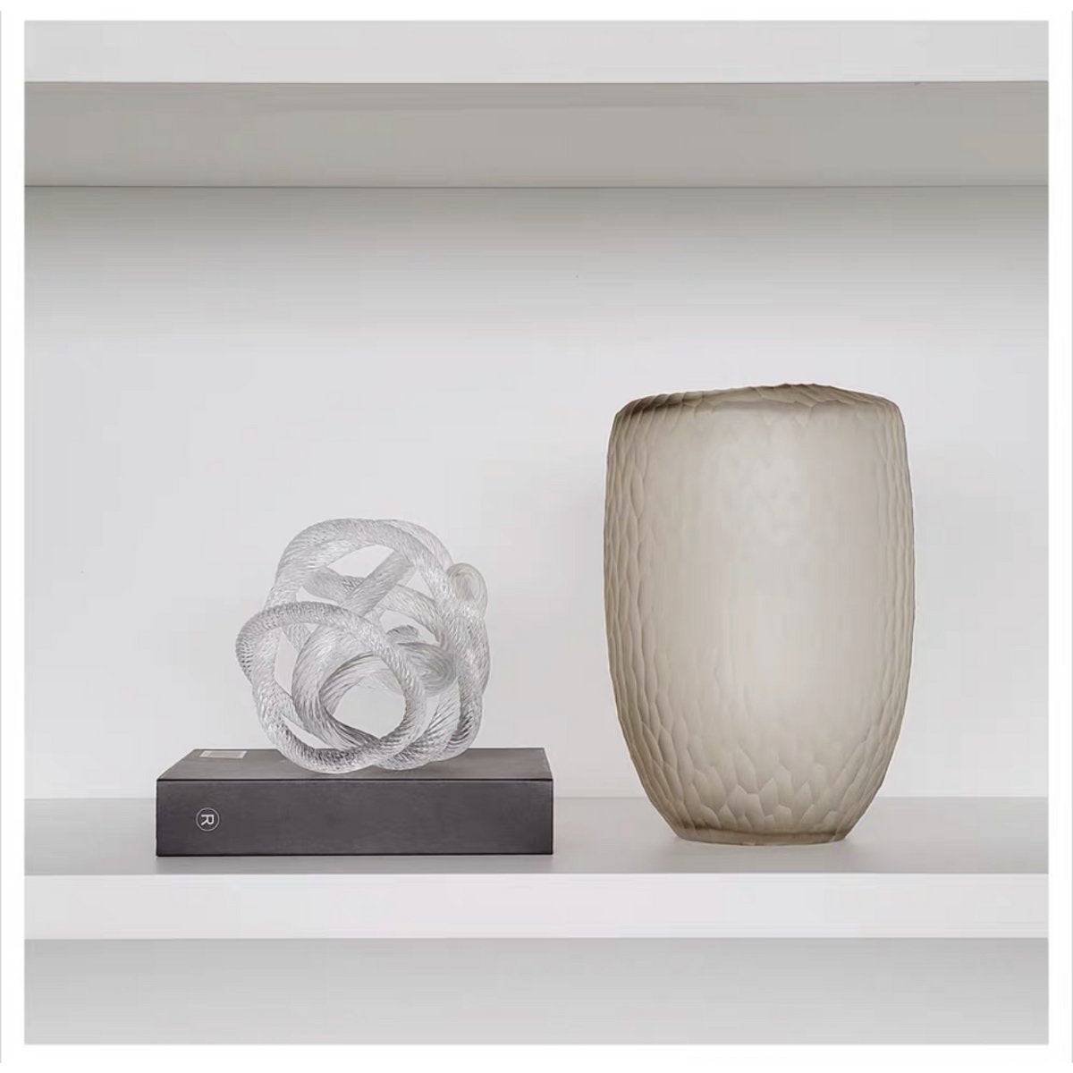 Glazen sculptuur geknoopt Ø10 cm wit