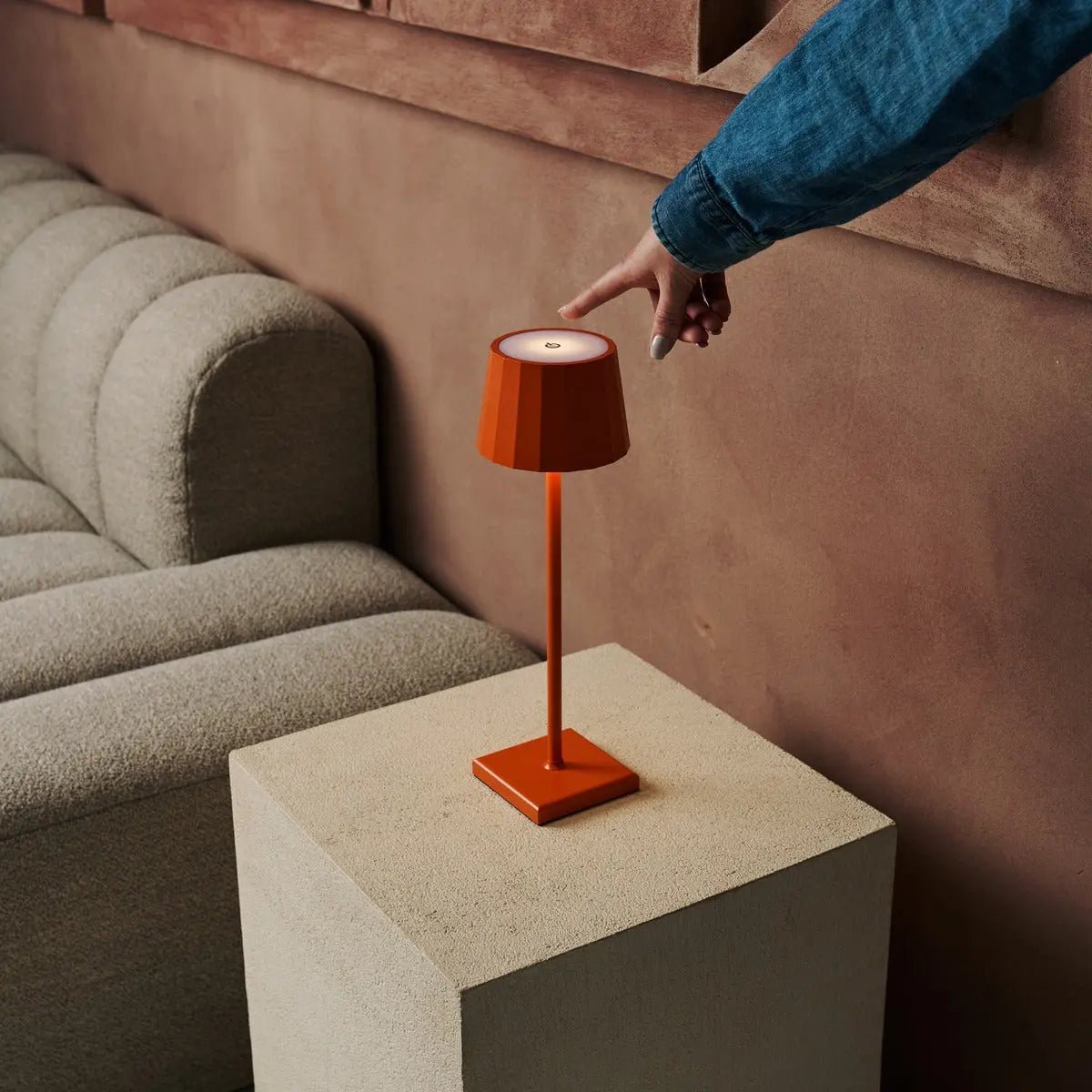 Tafellamp oranje metaalijzer draadloos dimbaar 38 cm