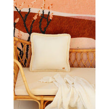 "Wit" zacht fluwelen kussen met franje