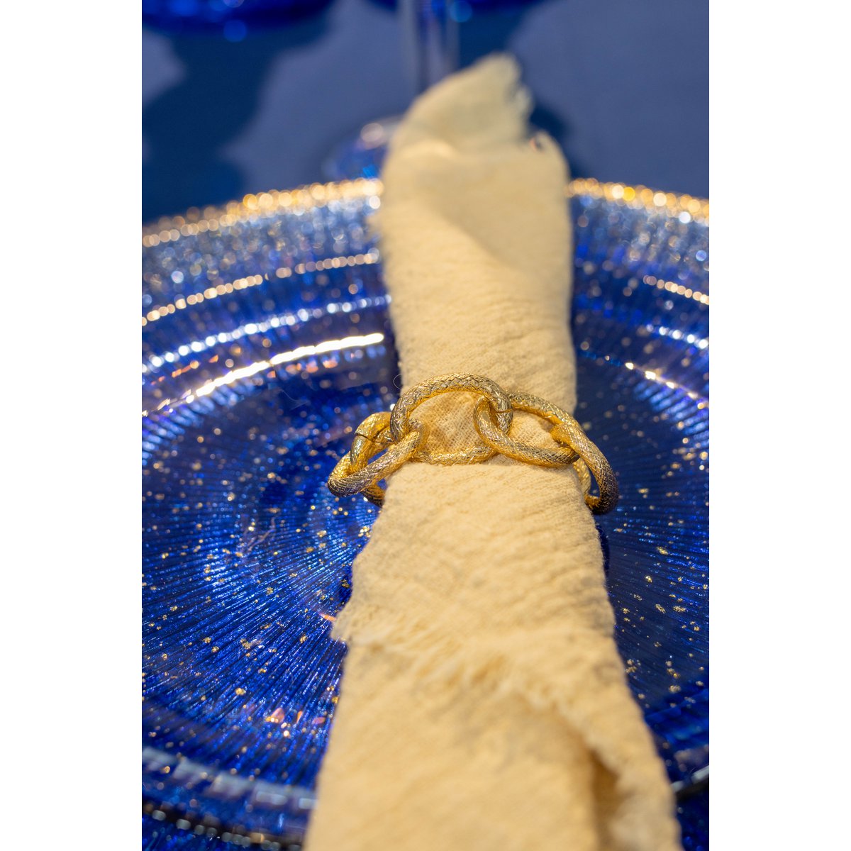 Lot of 4 round gold-plated chain towels